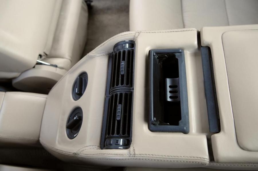 Детали интерьера BMW M6 (E24) 1988 года  (NA) (фото 68 из 158)